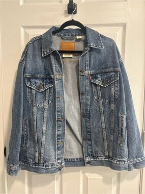 Levi's Medium blue denim jean trucker jacket